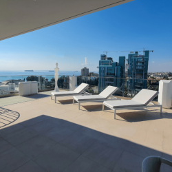 Penthouse With Walking Distance To The Beach